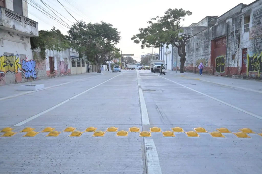 Patricia Lobeira Rodríguez encabezó la entrega de la obra de repavimentación a la calle Alacio Pérez.