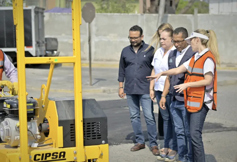 Recién Patricia Lobeira anunció el nuevo programa de bacheo para el Puerto.