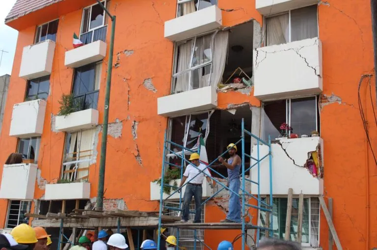 Avanza reconstrucción de inmuebles afectados por sismos en CDMX