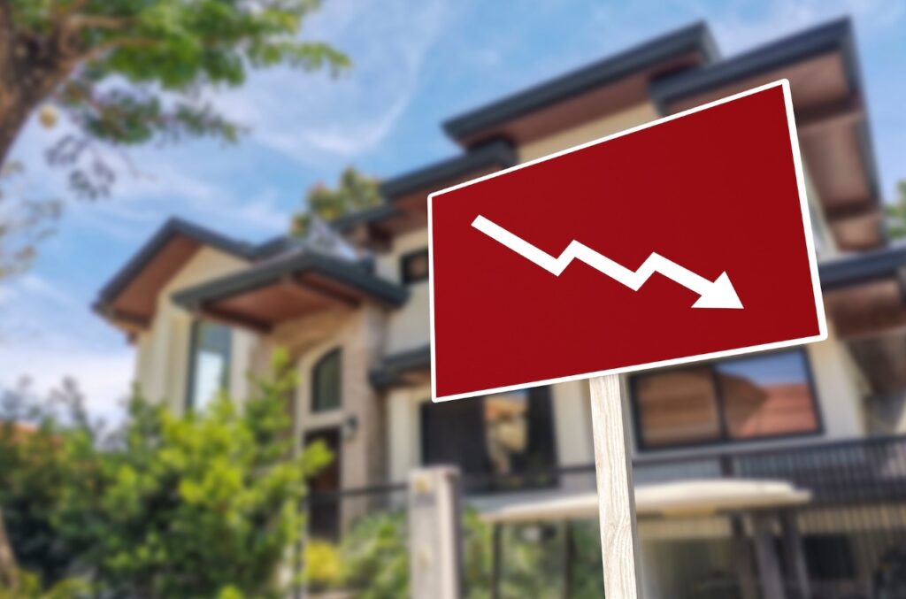 Durante la última década, el mercado inmobiliario ha experimentado un crecimiento sin precedentes, impulsado por elevados precios y una afluencia de inversionistas inmobiliarios especulativos.