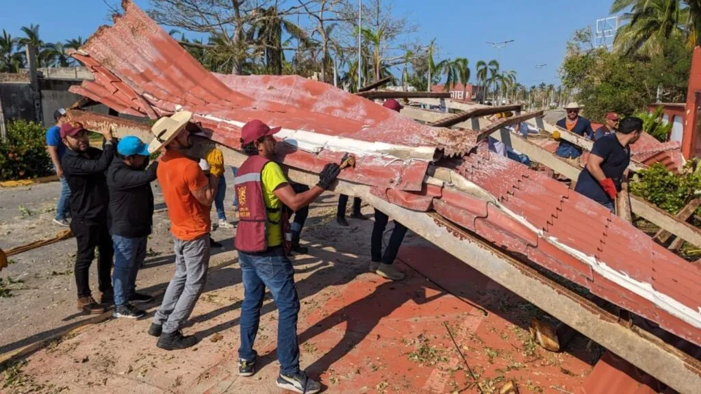 Francisco Cervantes Díaz, presidente del Consejo Coordinador Empresarial (CCE), afirmó que habrá nuevas normas de construcción en Acapulco para hacerle frente a futuros fenómenos naturales como los huracanes.