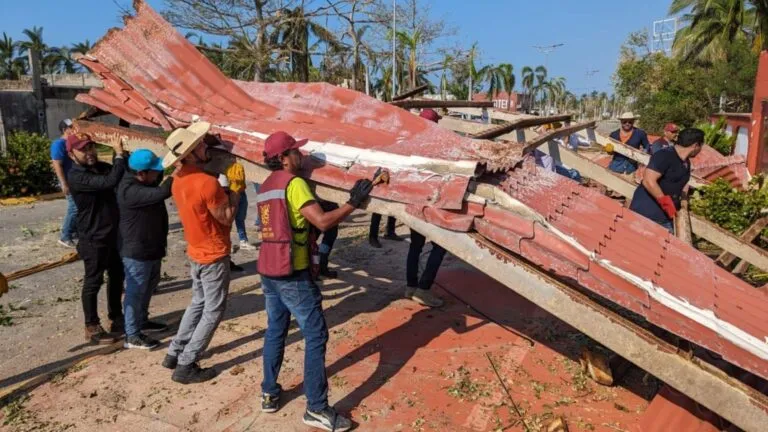 Francisco Cervantes Díaz, presidente del Consejo Coordinador Empresarial (CCE), afirmó que habrá nuevas normas de construcción en Acapulco para hacerle frente a futuros fenómenos naturales como los huracanes.