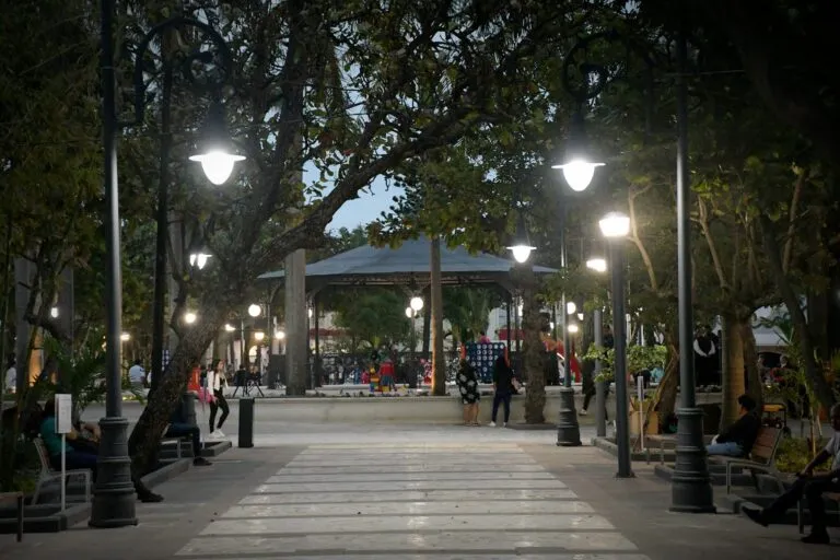 De acuerdo con Patricia Lobeira Rodríguez se hicieron los trabajos en Parque Zamora de según las especificaciones del INAH.